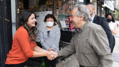 Photo of Guterres visits refugees resettled in New York, urges world to ‘stand together in solidarity’
